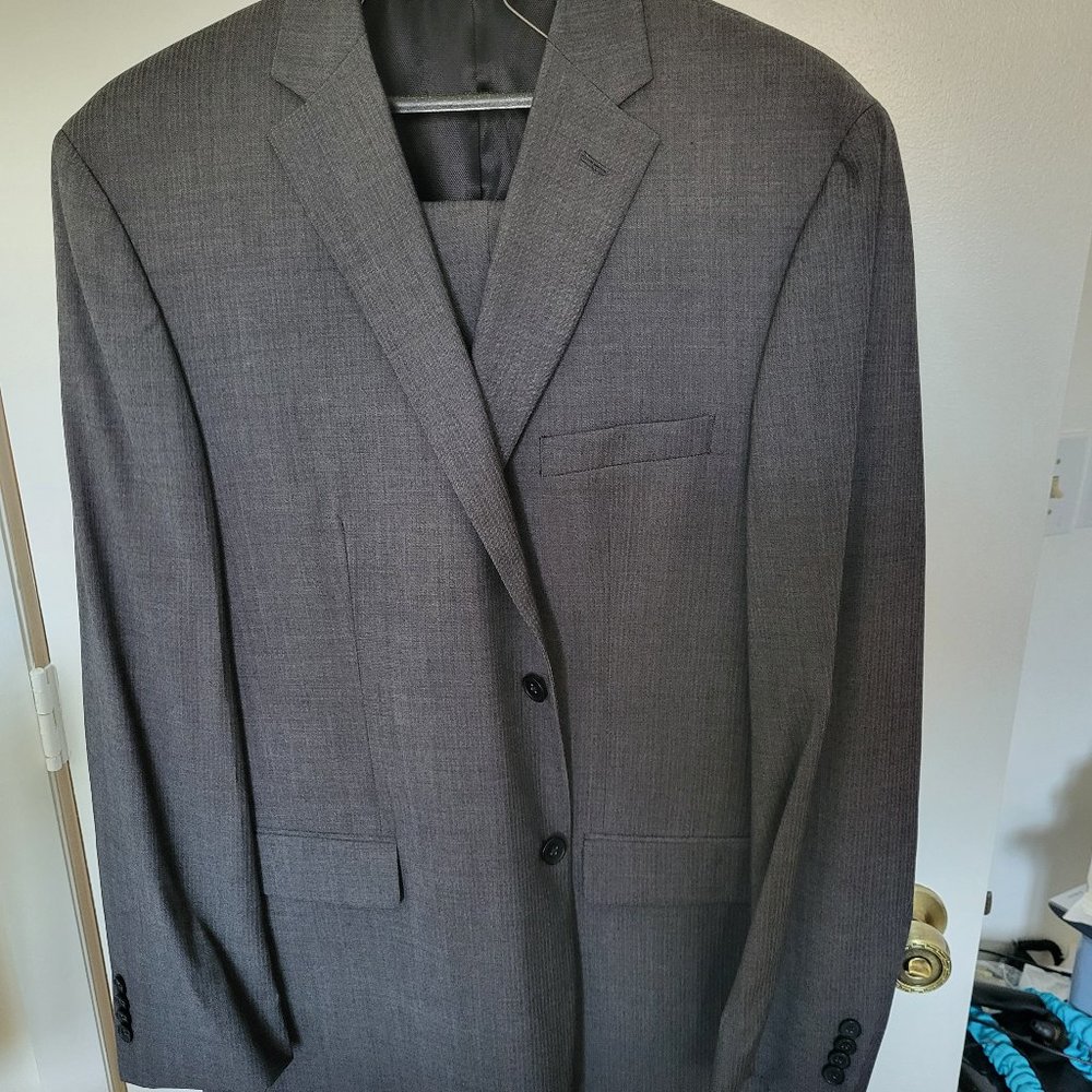 Size 42 Dark Grey Suit (Men's)